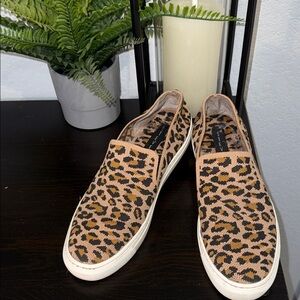 STEVE MADDEN SEVEN Leopard Print Slip-On Sneakers - Tan & Black size 8.5